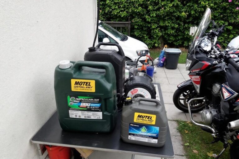 Quel carburant choisir pour motoculteur : guide complet 2025