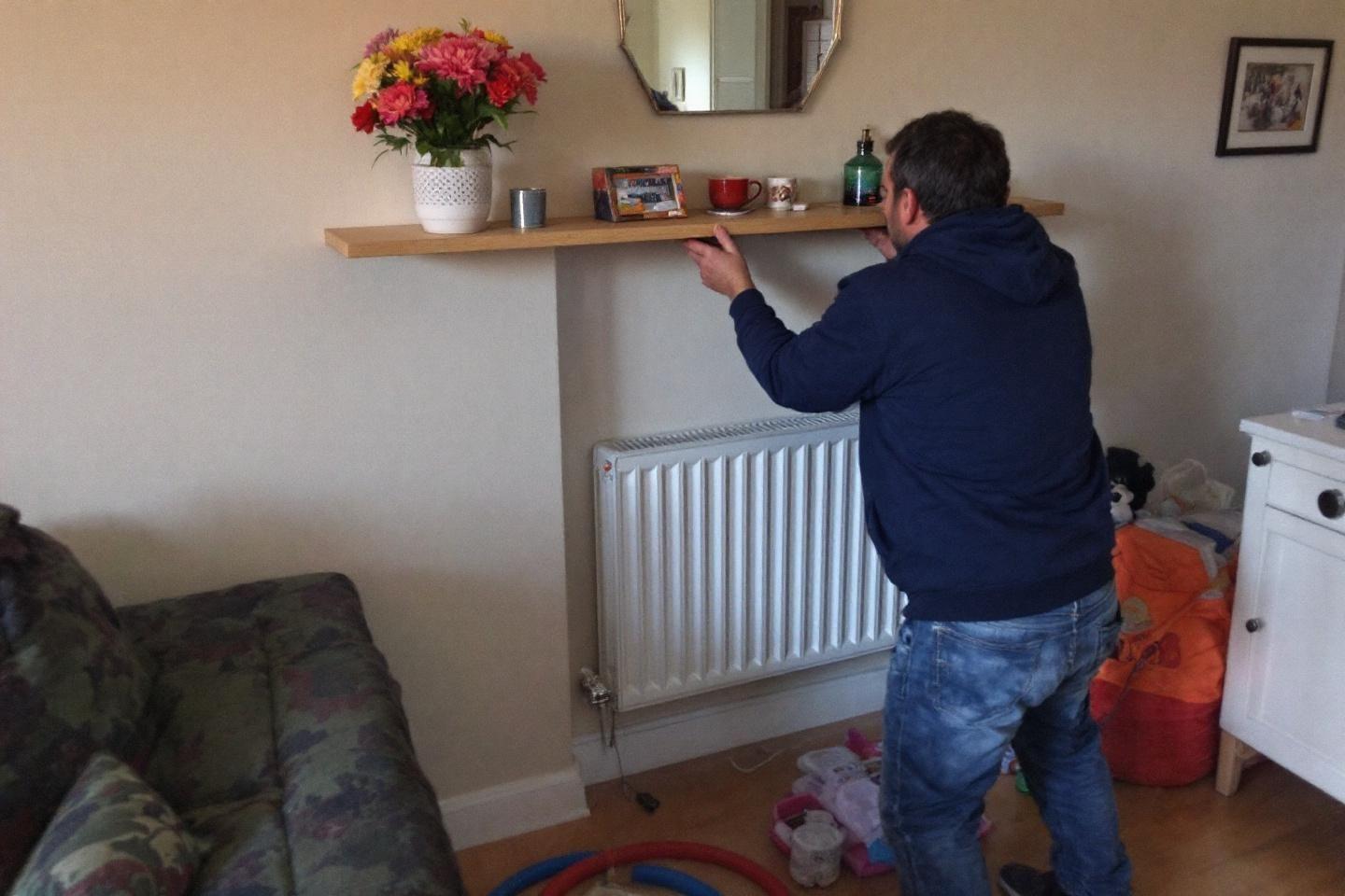 Peut-on installer une étagère au-dessus d'un radiateur en sécurité ?