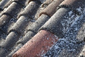 Faîtage à sec ou scellé : lequel choisir pour votre toiture ?